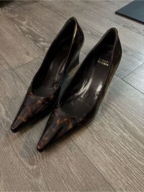 Stuart Weitzman Tortoiseshell Pointed Toe Pumps in Black and Brown